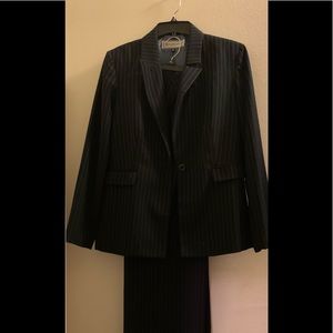 Travis Ayers Navy and White Pantsuit